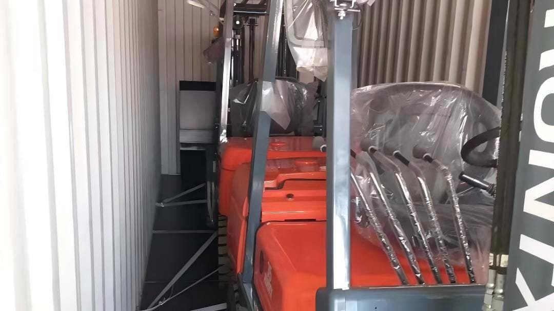 custom 3.5 ton diesel forklift with bucket attachment shipped to brazil (3)
