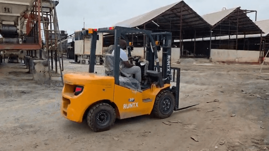 nigerian client deploys runtx cpcd30 diesel forklift after factory validation (1)