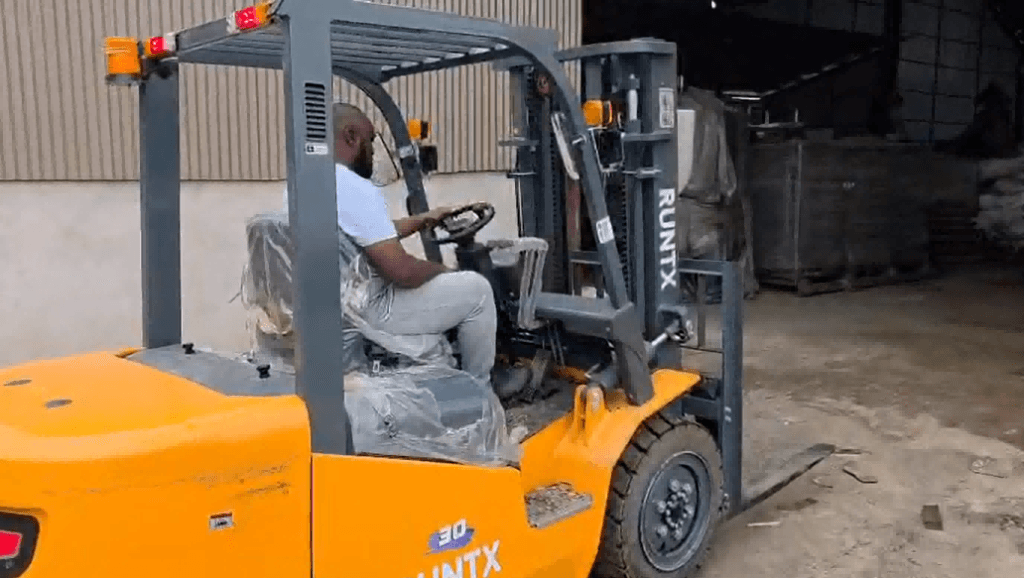 nigerian client deploys runtx cpcd30 diesel forklift after factory validation (2)