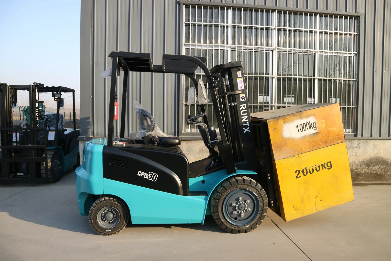 20 customized cpd30 3 ton electric forklifts prepared for indonesia (2)