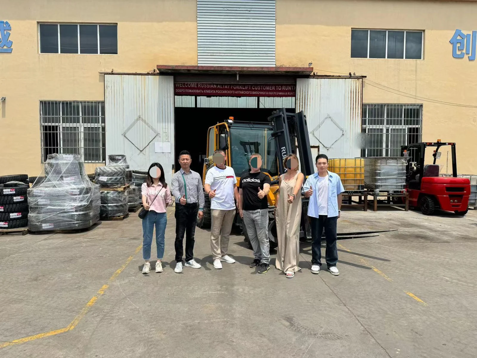 russian customers visit runtx forklift factory for on site inspection and test drive (4)