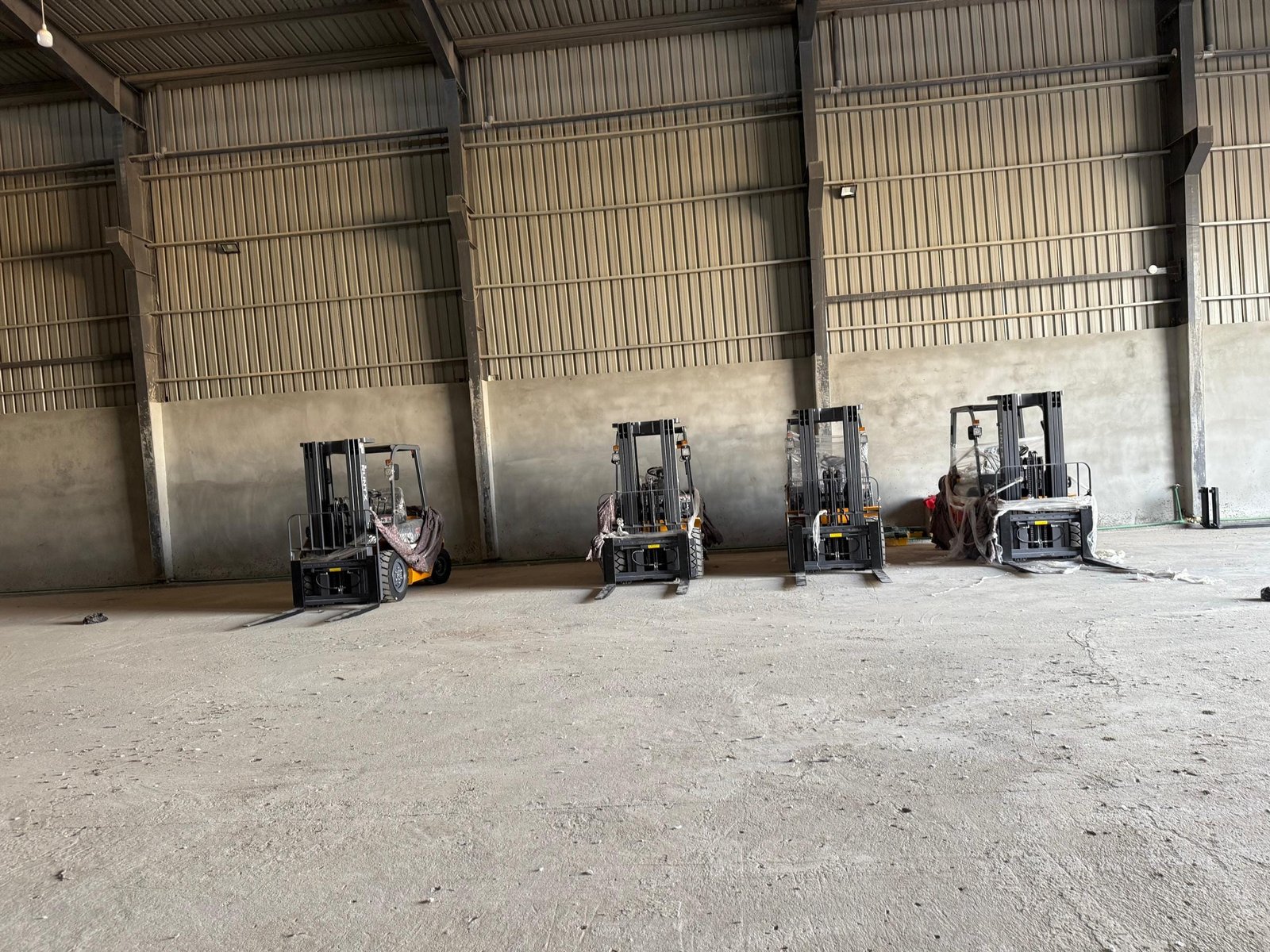 syrian customer receives mixed cpcd30, cpcd50 & cpcd70 diesel forklift fleet (6)