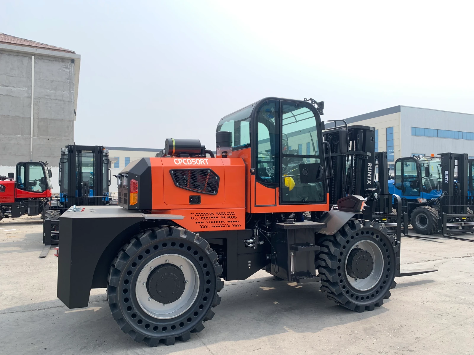4wd vs 2wd rough terrain forklift which should you buy (3)